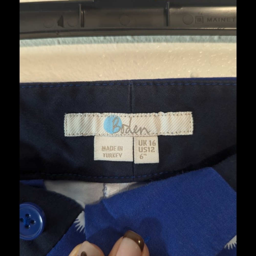 Women's Boden Navy Blue Shorts With Daisy Print - Picture 4 of 7